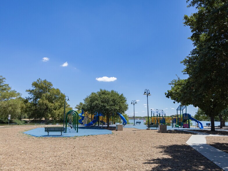 Building Photo - 1826 W French Pl