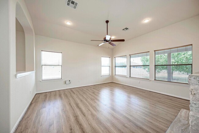 Building Photo - Large home in Pflugerville!  3 car garage - Highland Park Neighborhood