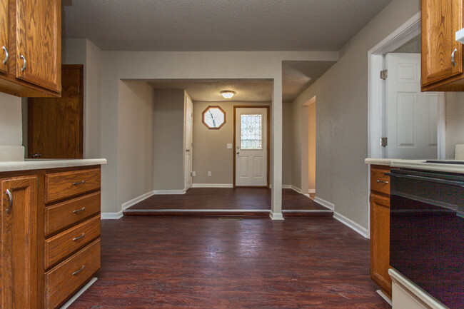 Building Photo - 4 Bedroom home fully fenced in back yard!