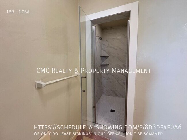 Building Photo - 827 E 4th St