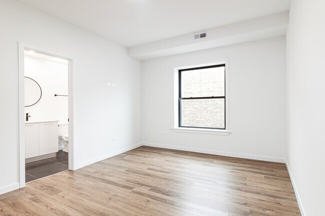 Building Photo - 1426 W Jonquil Terrace