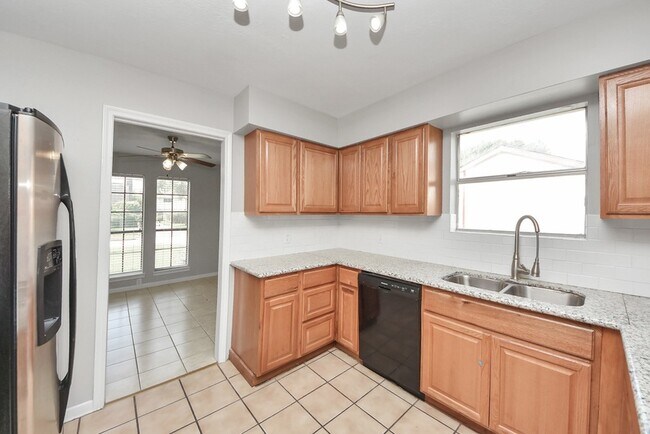 Building Photo - 115 Squires Bend