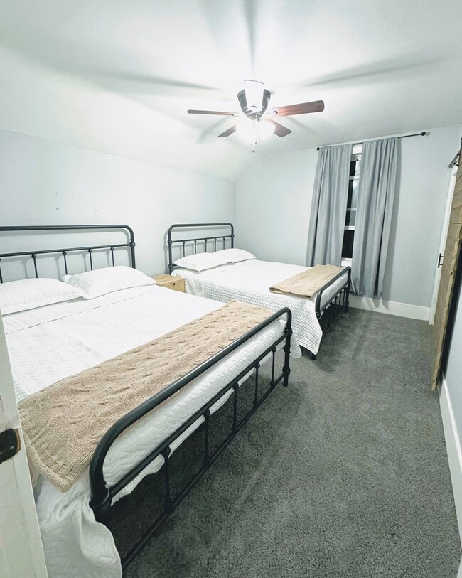 Building Photo - 3920 E Church St