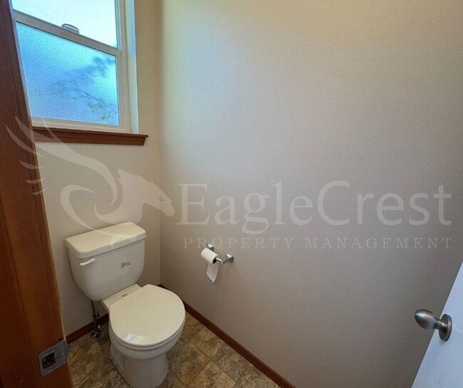 Building Photo - Three Bedroom, Two Bathroom House in Chape...