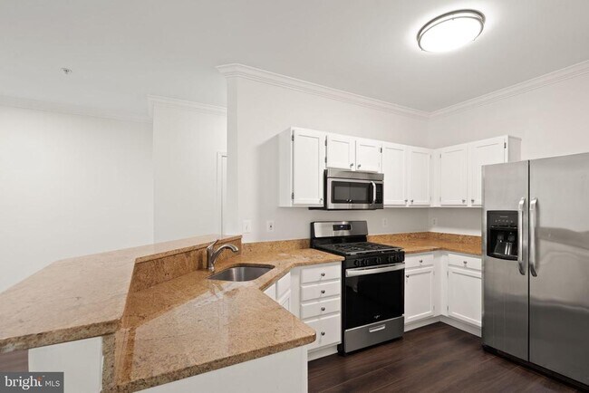 Building Photo - 1704 Lake Shore Crest Dr