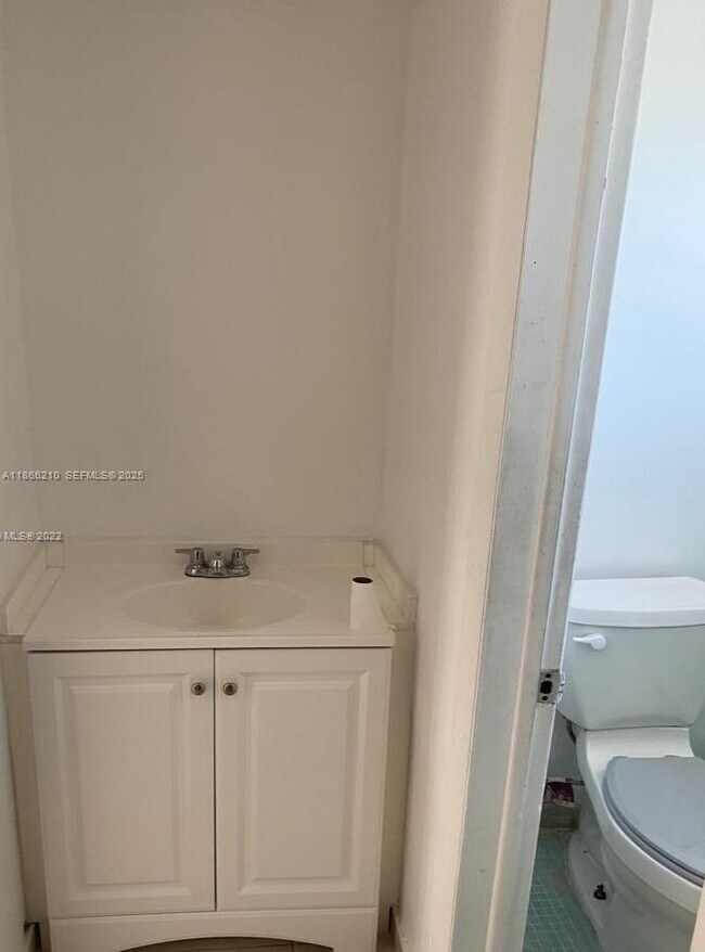 Building Photo - 18900 NE 3rd Ct