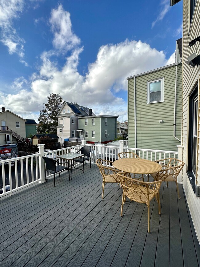 Building Photo - 148 Orange St