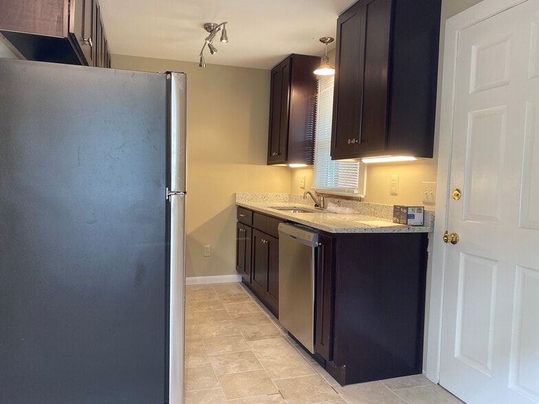 Building Photo - 3003 Oakland Ave