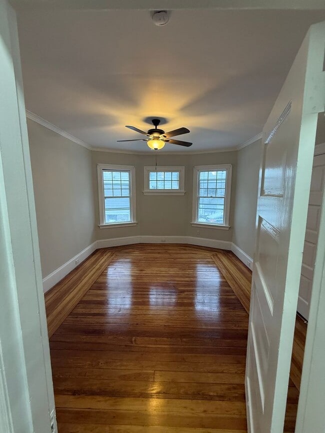 Building Photo - 82-84 Oxford Street