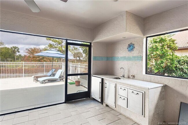 Building Photo - 4194 SW Gleneagle Cir