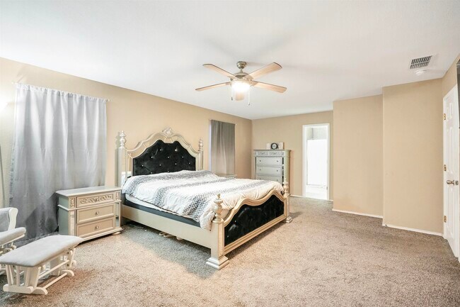 Building Photo - 2122 Mallorca Dr