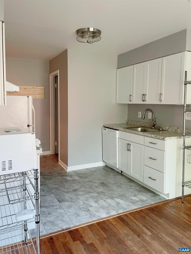 Building Photo - 2434 Arlington Blvd