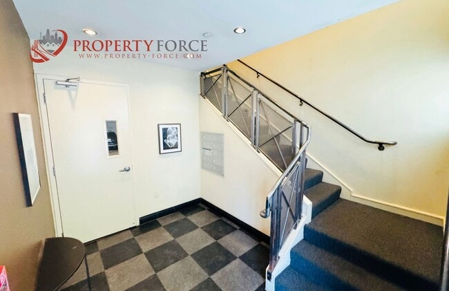 Building Photo - Beautiful 2 Bed 2 bath Available with grea...