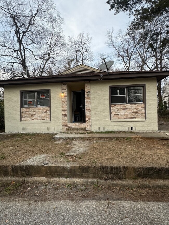 Building Photo - 2112 Stella St