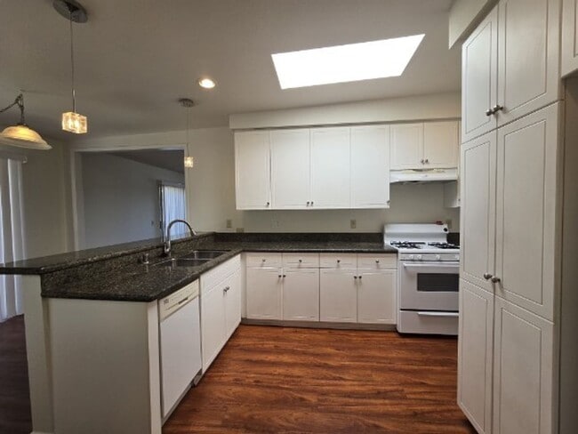 Building Photo - Peacock Hills, 55+ Community - Home in Peacock Hills - Oceanside