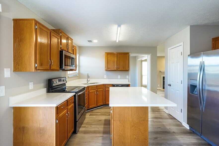 Building Photo - 3106 Creekview Ln
