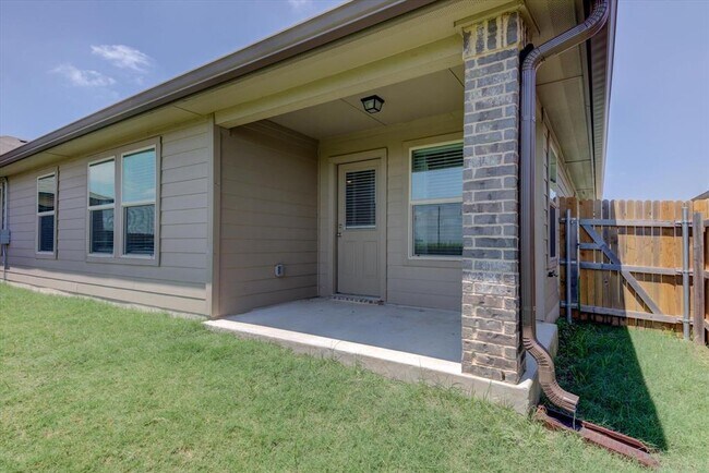 Building Photo - 403 Kyra Ln
