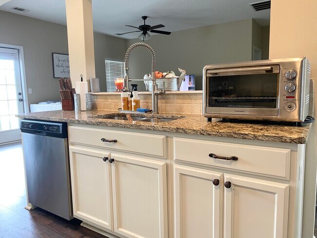 Building Photo - 1098 Marne Blvd