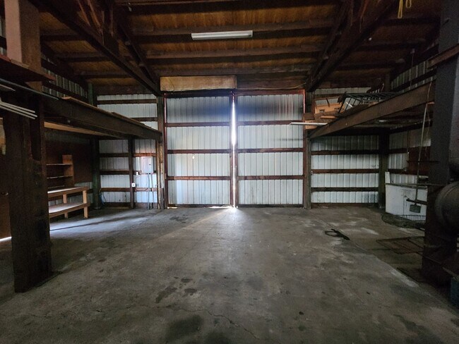 Building Photo - 3-bedroom 1 bath Single Level House