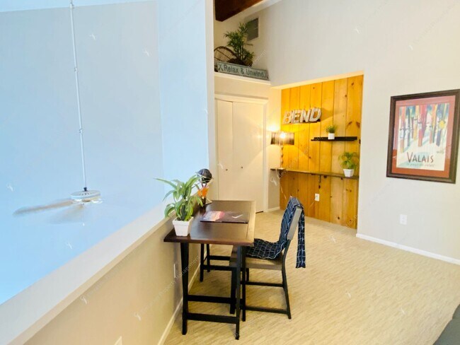 Building Photo - FULLY FURNISHED, 1 BR - 1.5 BA + LOFT CONDO IN NW BEND