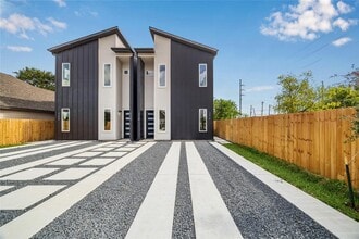 Building Photo - 413 Clearwater St