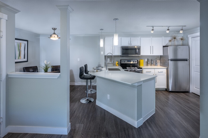 Building Photo - Overlook at Lakemont