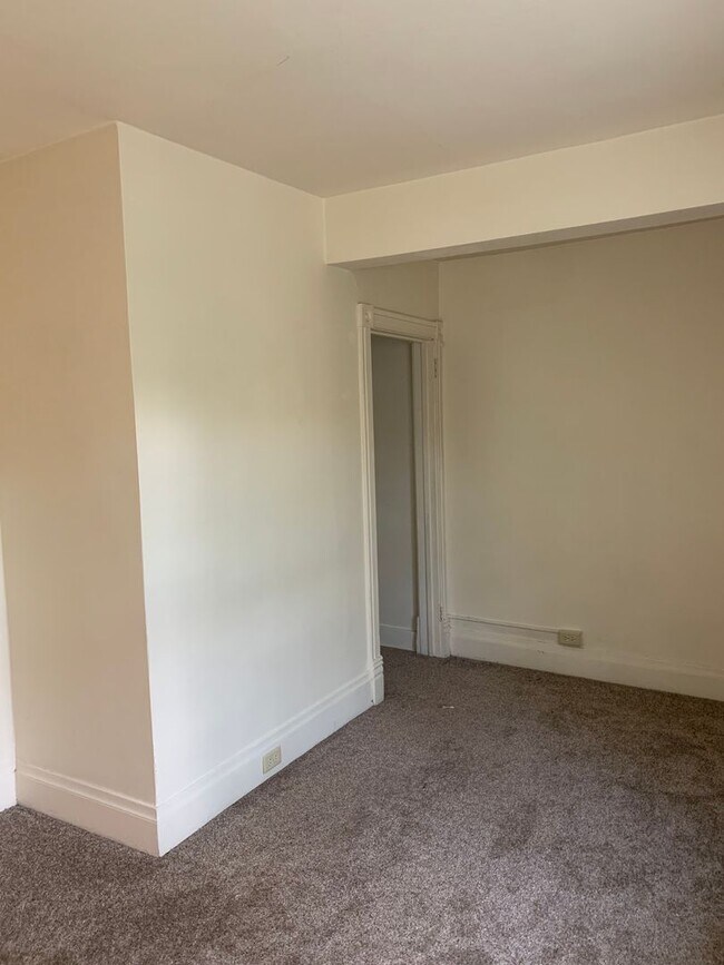 Building Photo - 2128-2130 E 2nd St