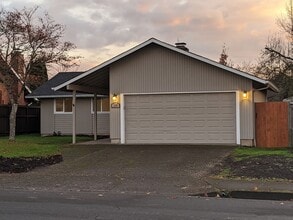 Building Photo - Updated 3bd/2bth Home with Solid Surface F...