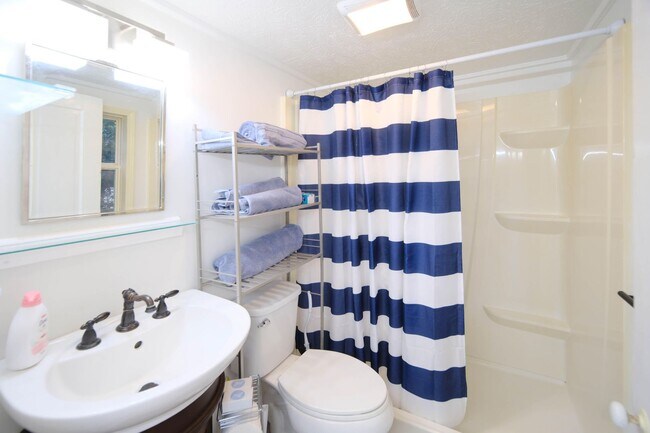 Building Photo - 414B Laurens Street NW