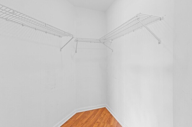 Building Photo - 5040 Rose Hill Dr