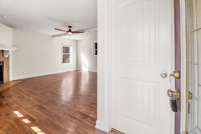 Building Photo - 1061 Fuji Ln