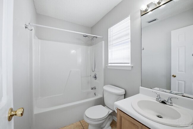 Building Photo - 3212 Fernwood Dr