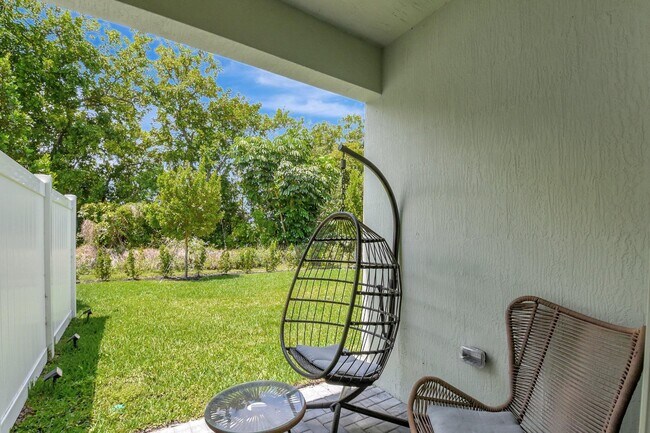 Building Photo - 4375 Hammock Grove Dr