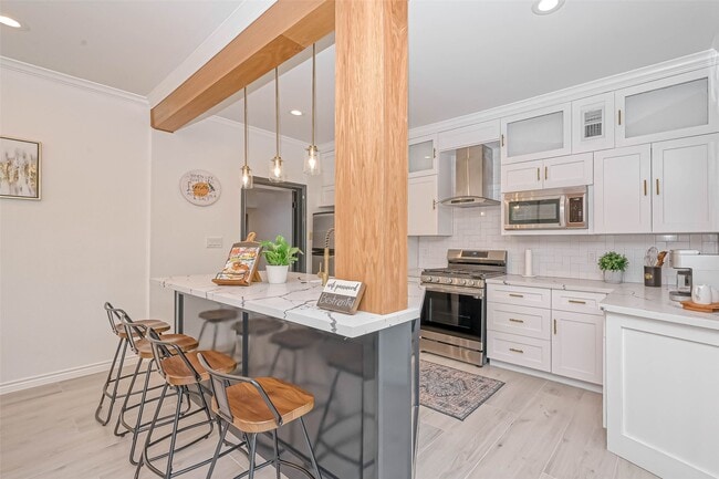 Building Photo - 5613 St Paul St