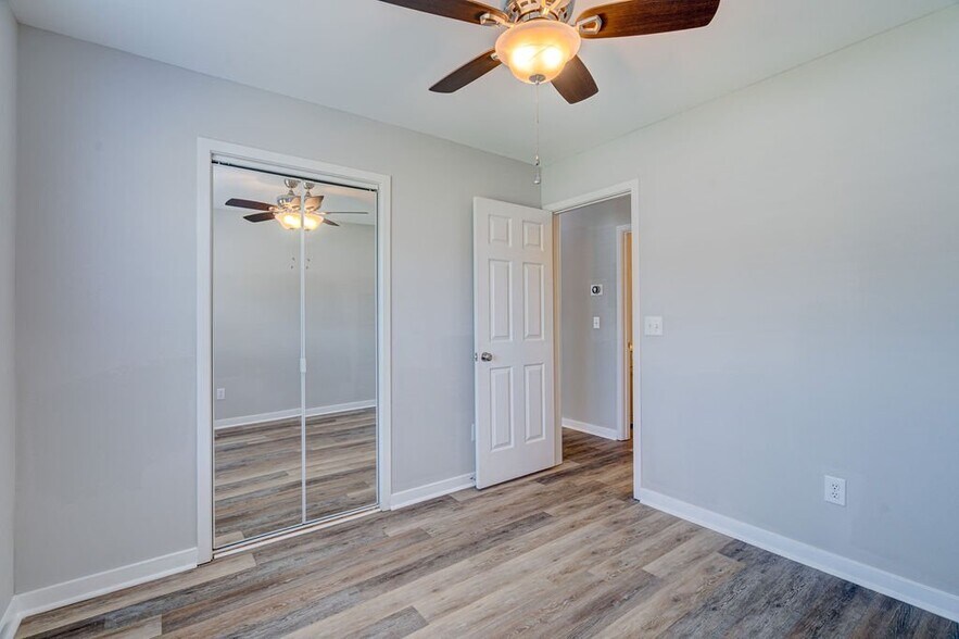 Building Photo - 305 Hixon Pl