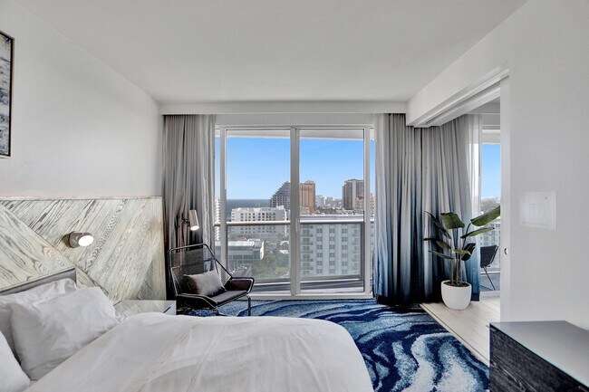 Building Photo - 3101 Bayshore Dr