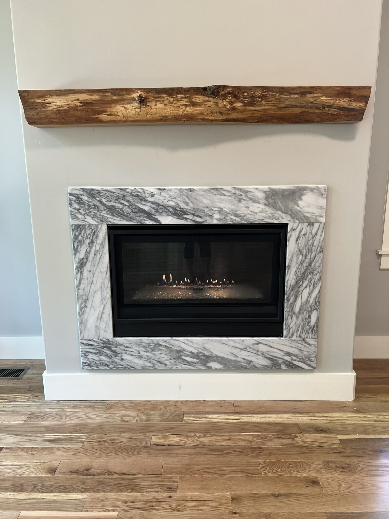 Gas Fireplace - 52 Crest Circle Dr