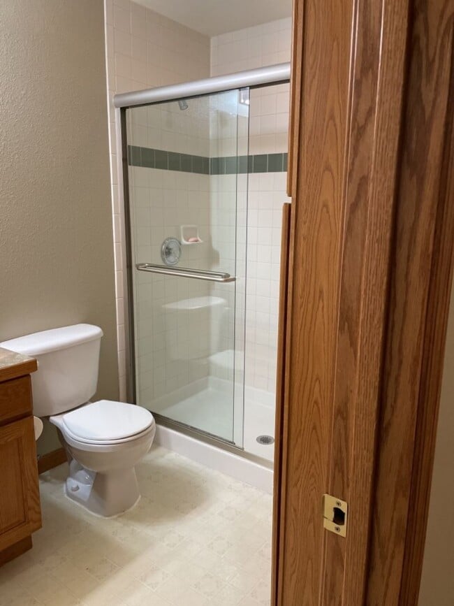 Building Photo - 4 Bed 2.5 Bath Home in Windsor - FREE Octo...