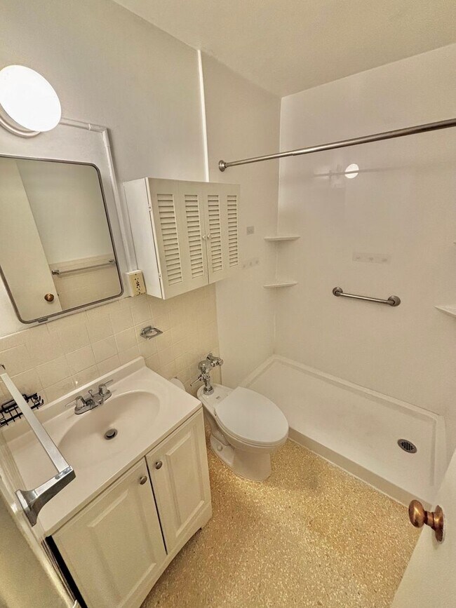 Building Photo - 1221 Illinois St