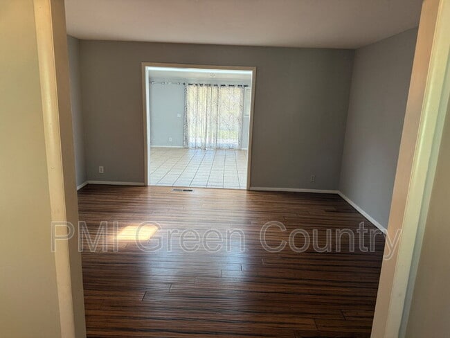 Building Photo - 3315 S 88th E Ave