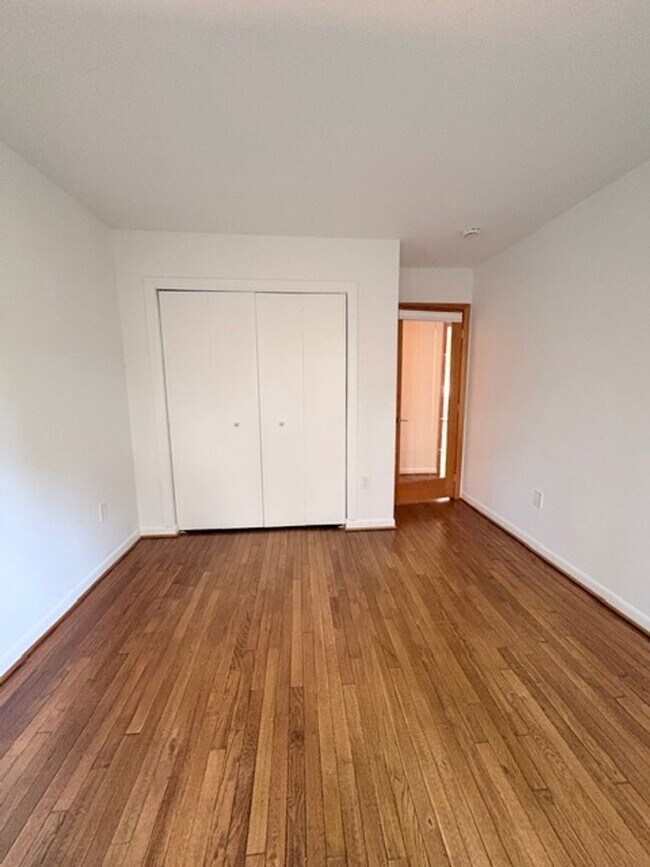 Building Photo - 2071 Golf Course Dr
