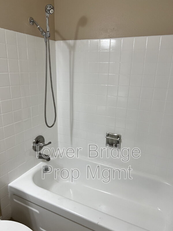 Building Photo - 5146 Rhode Island Dr