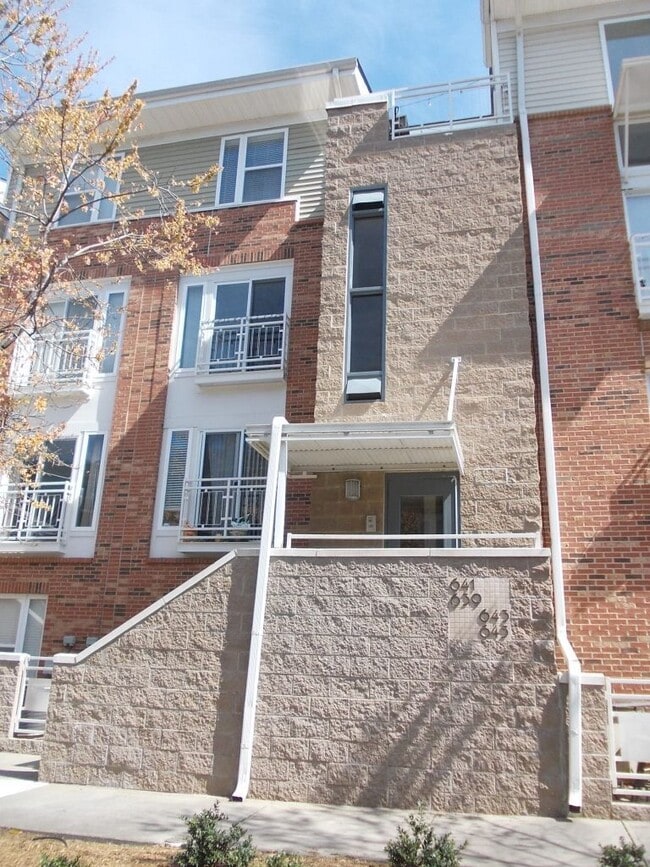 Building Photo - Awesome 2 Bed Condo in Desired NODA - The ...