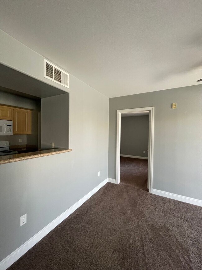 Building Photo - Cozy Condo