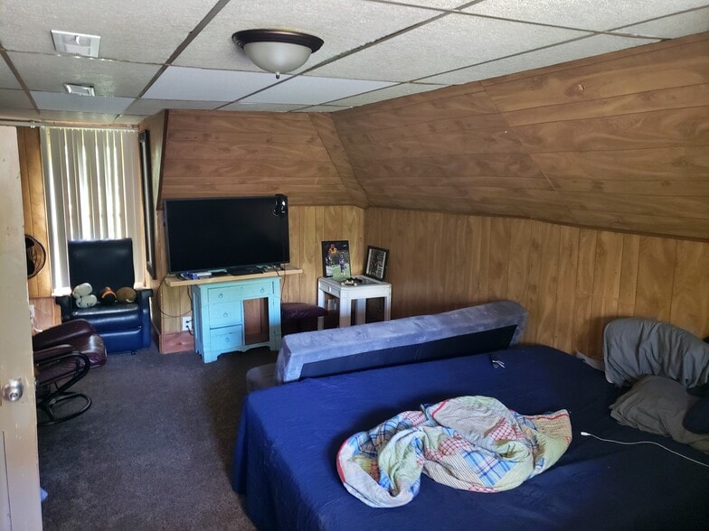 Building Photo - 201 Main St S