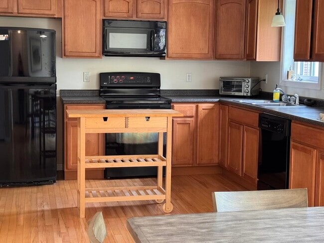 Building Photo - 26 Fowler St