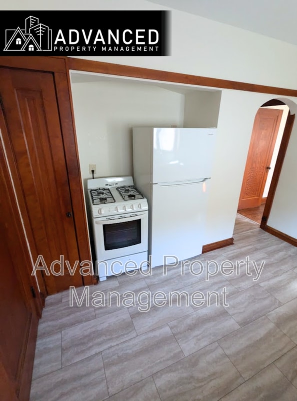 Building Photo - 3725 S Clement Ave