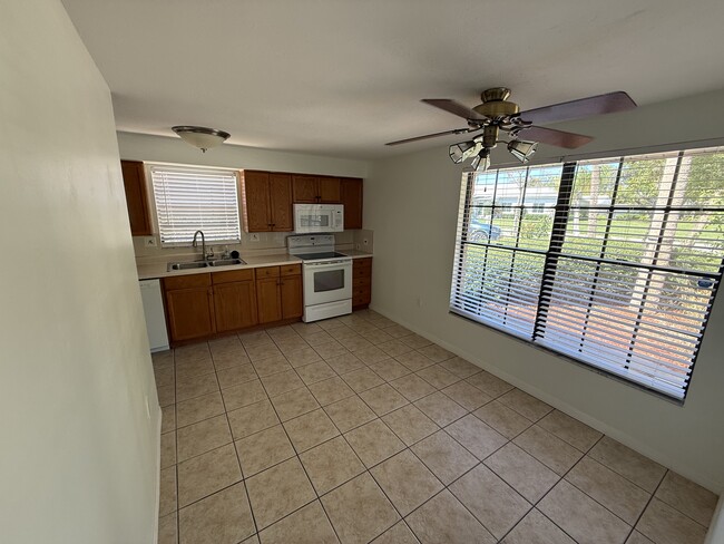 Building Photo - 1211 4th St W