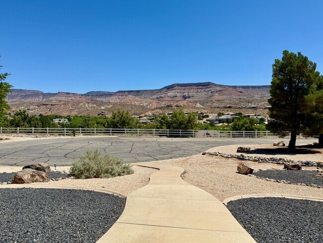 Building Photo - VIEWS in Toquerville Four Bedroom