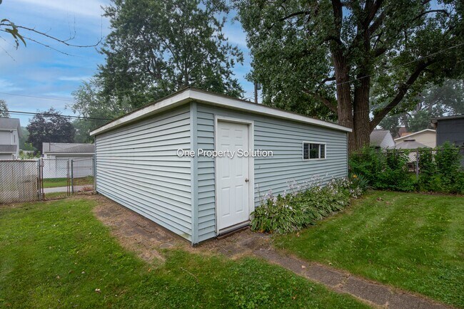 Building Photo - 7611 Northcote Ave